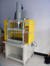 壓鑄后處理設備解析 從快速液壓切邊機到普通沖床